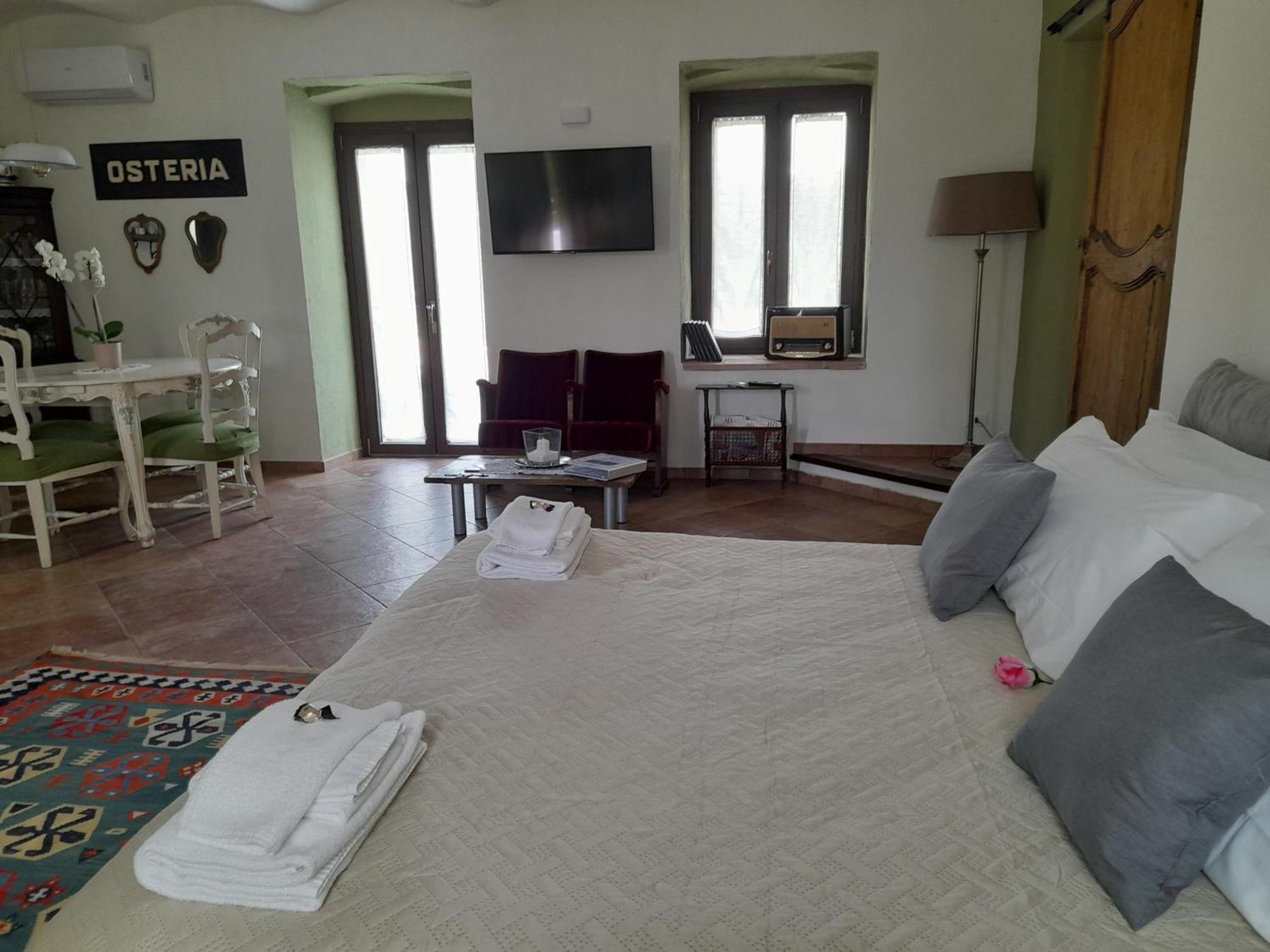 Madama Langa Country House Con Piscina Nelle Vigne 몬테루포알비즈 외부 사진