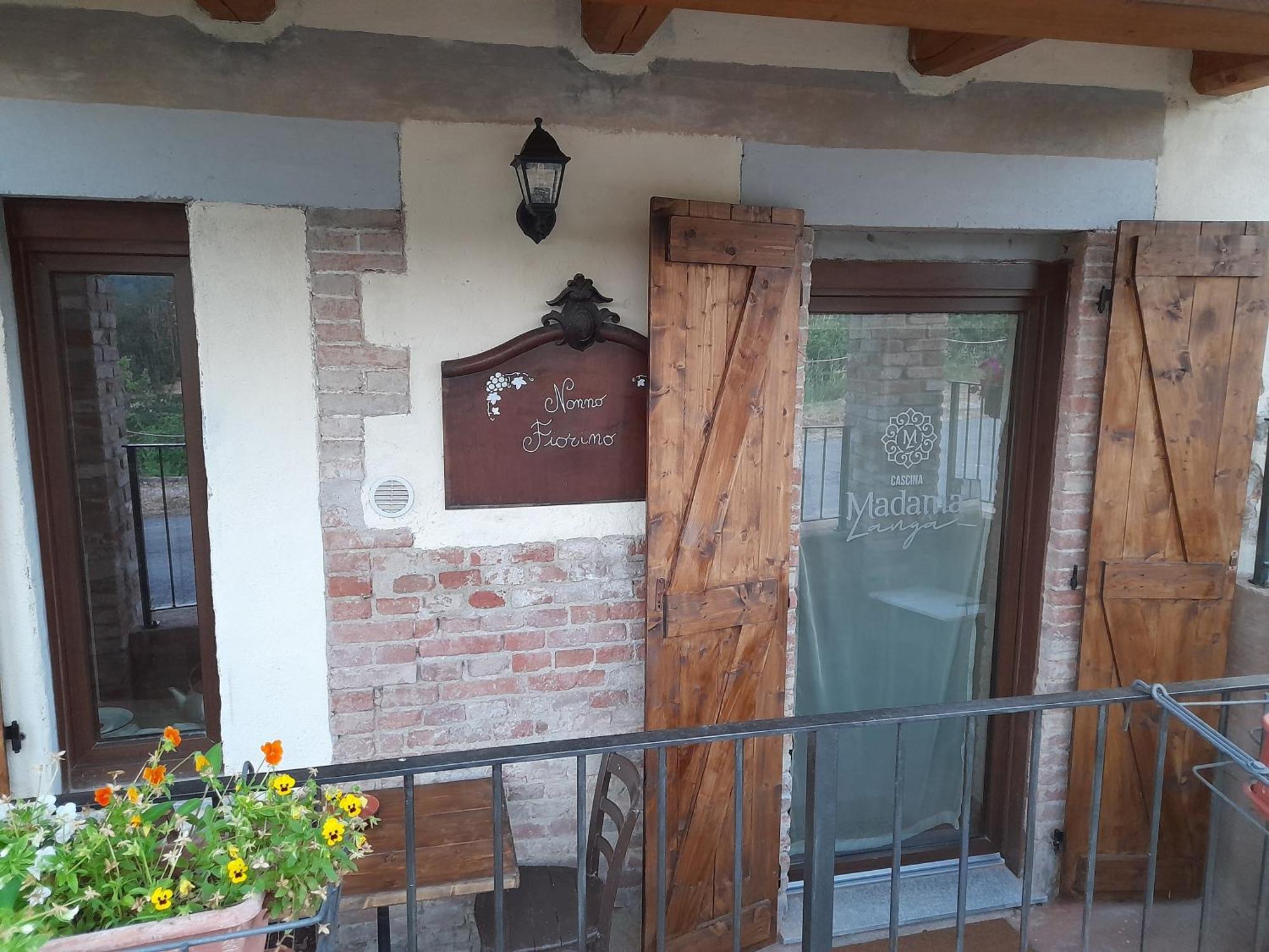 Madama Langa Country House Con Piscina Nelle Vigne 몬테루포알비즈 외부 사진